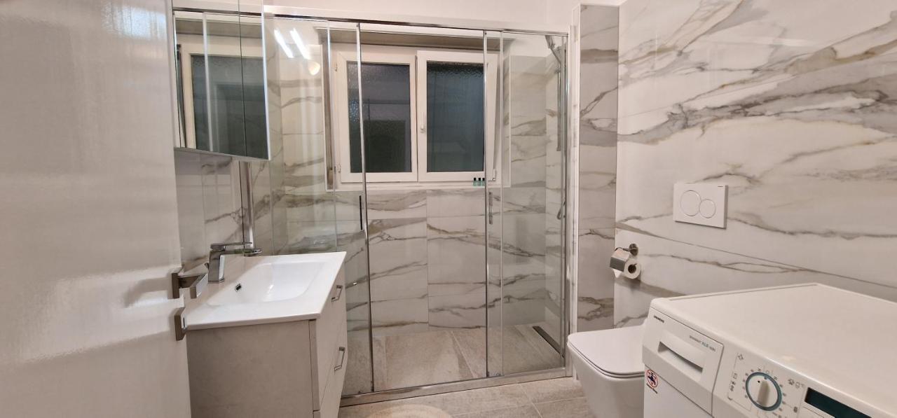Lugano Lakeview Apartment Private Parking & Self Check-In Buitenkant foto